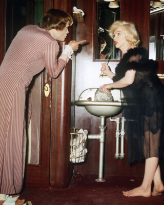 Marilyn Monroe Tony Curtis Some Like It Hot full length in bathroom 24x36 Poster