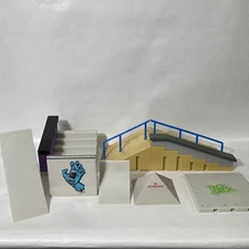 Spin Master Tech Deck Fingerboard Skate Park With Ramp Rail and Stairs Pyramid