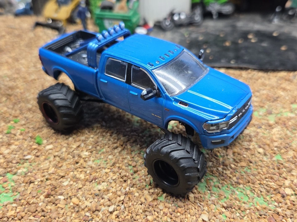 2023 1/64 DODGE RAM 2500 4x4 Truck Cummins Mud Monster Diesel Mega Greenlight - Image 3 of 4