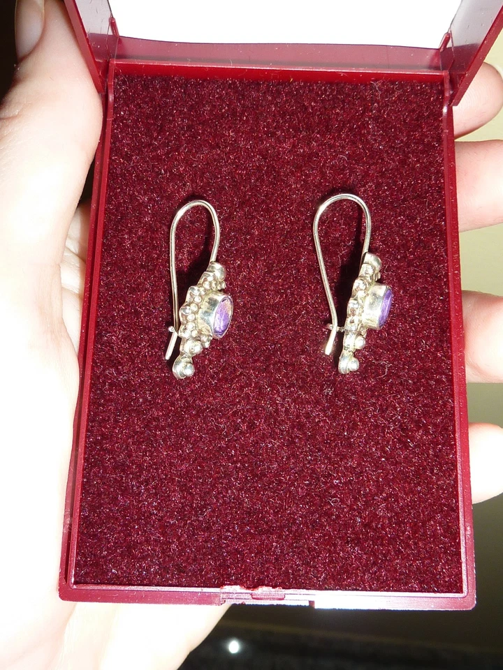 Orecchini argento 925 e ametista sfaccettata. Chiusura a monachella. Vintage - Immagine 4 di 4