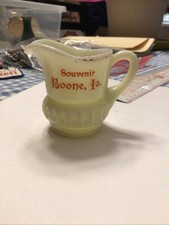 2,75" SOUVENIR BOONE IOWA PICHET VERRE CRÈME 1900’s IA 1900’s 