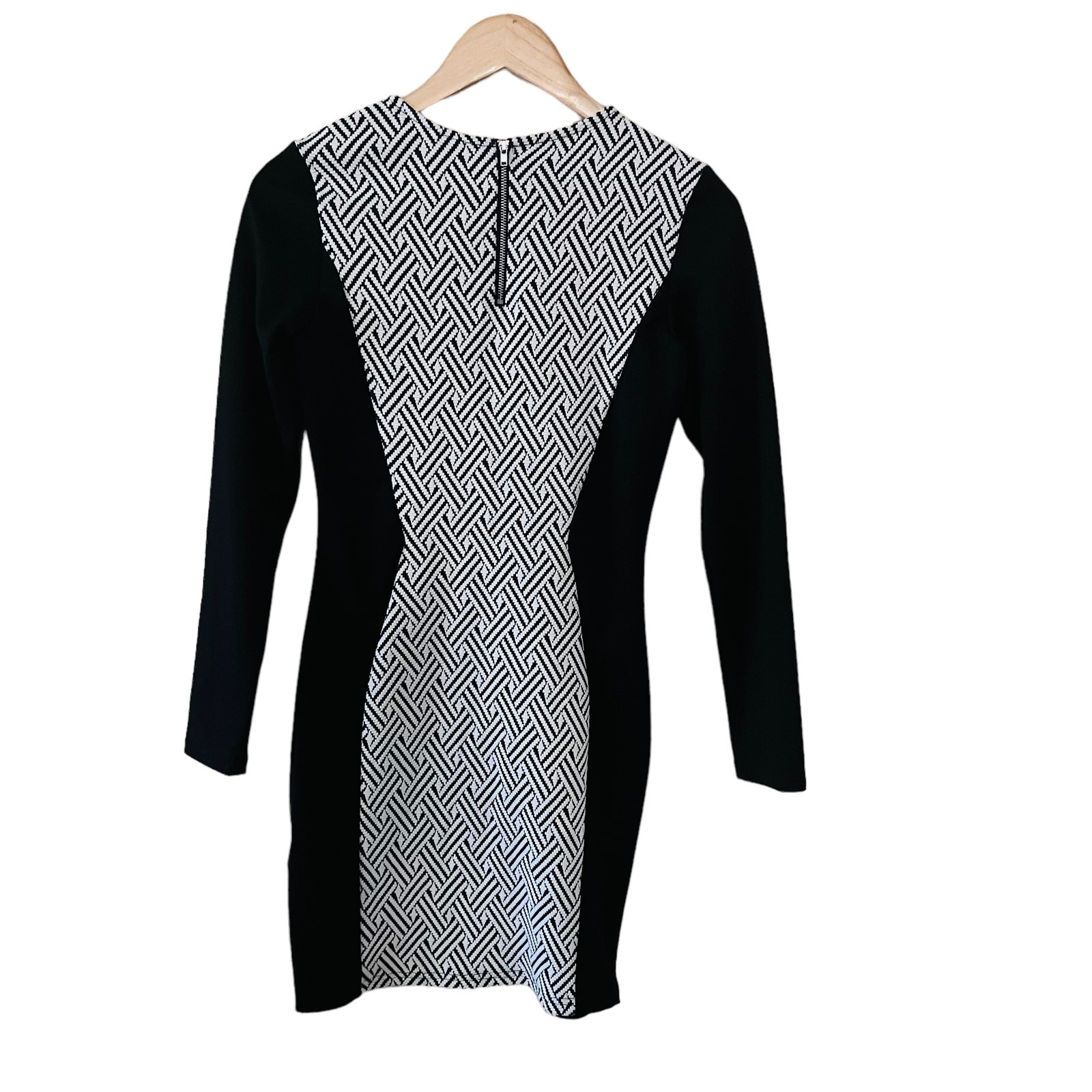 H&M Divided Geometric Print Long Sleeve Sheath Dress Size 8 Black White