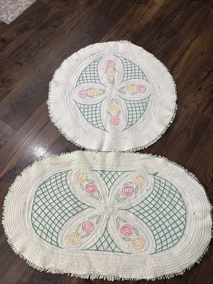 BEAUTIFUL Vintage Chenille Rug plush Set Of 2 White Green Floral - Image 4 of 4