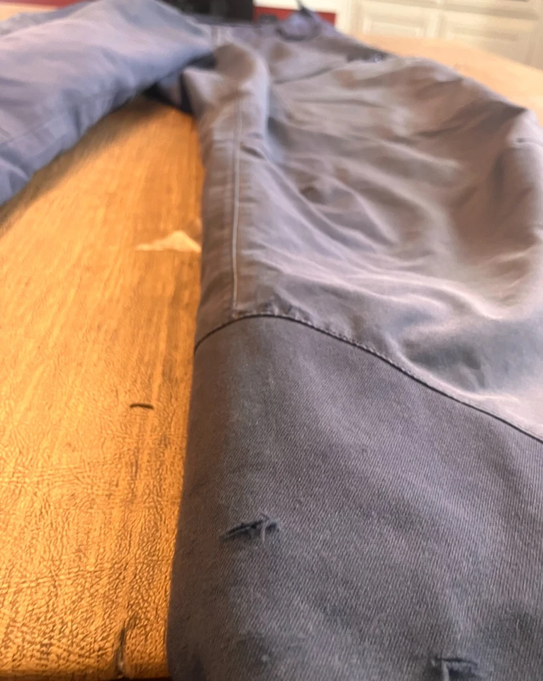 Pantalón con tirantes Flylow Gear Firebird, talla pequeña azul, usado aislado. Foto 4 de 4