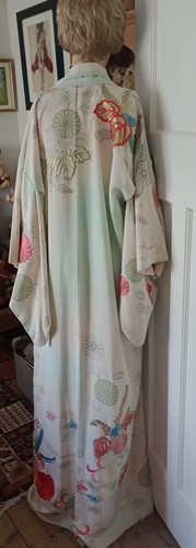Vintage bestickter Kimono aus Seide. Creme mit Ombre blau & rosa, moderne Blumenmuster. - Bild 2 von 13
