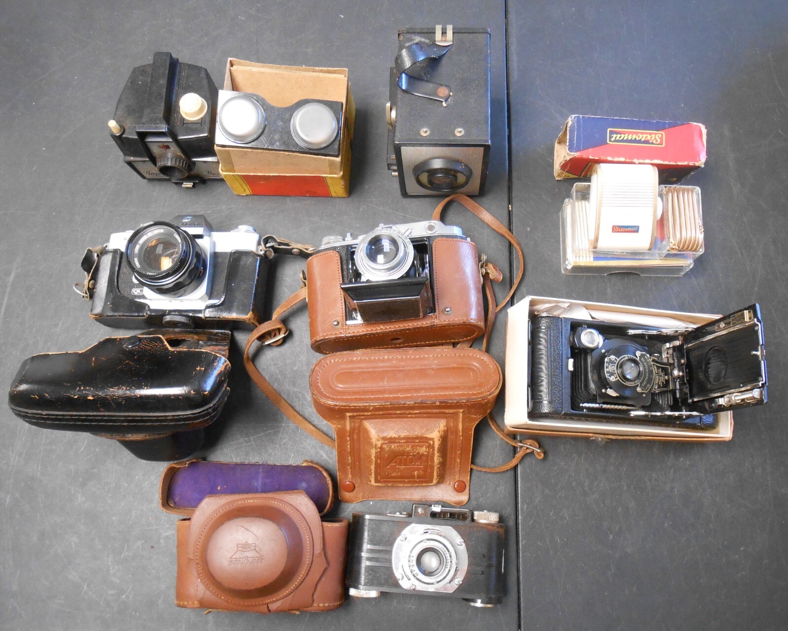 Vintage Cameras Plus Other Vintage Camera Equipment Items