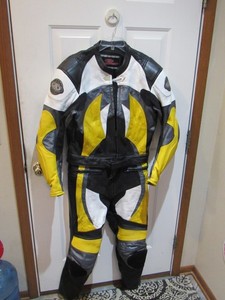 AGV Sport Leather Motorcycle Racing Suit w/ Armor Protection men's 44 2 piece