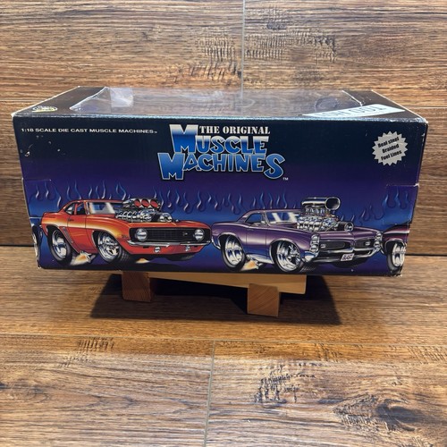 Muscle Machines 1:18 69 Camaro Stars And Stripes Neu Originalverpackt - Bild 6 von 11