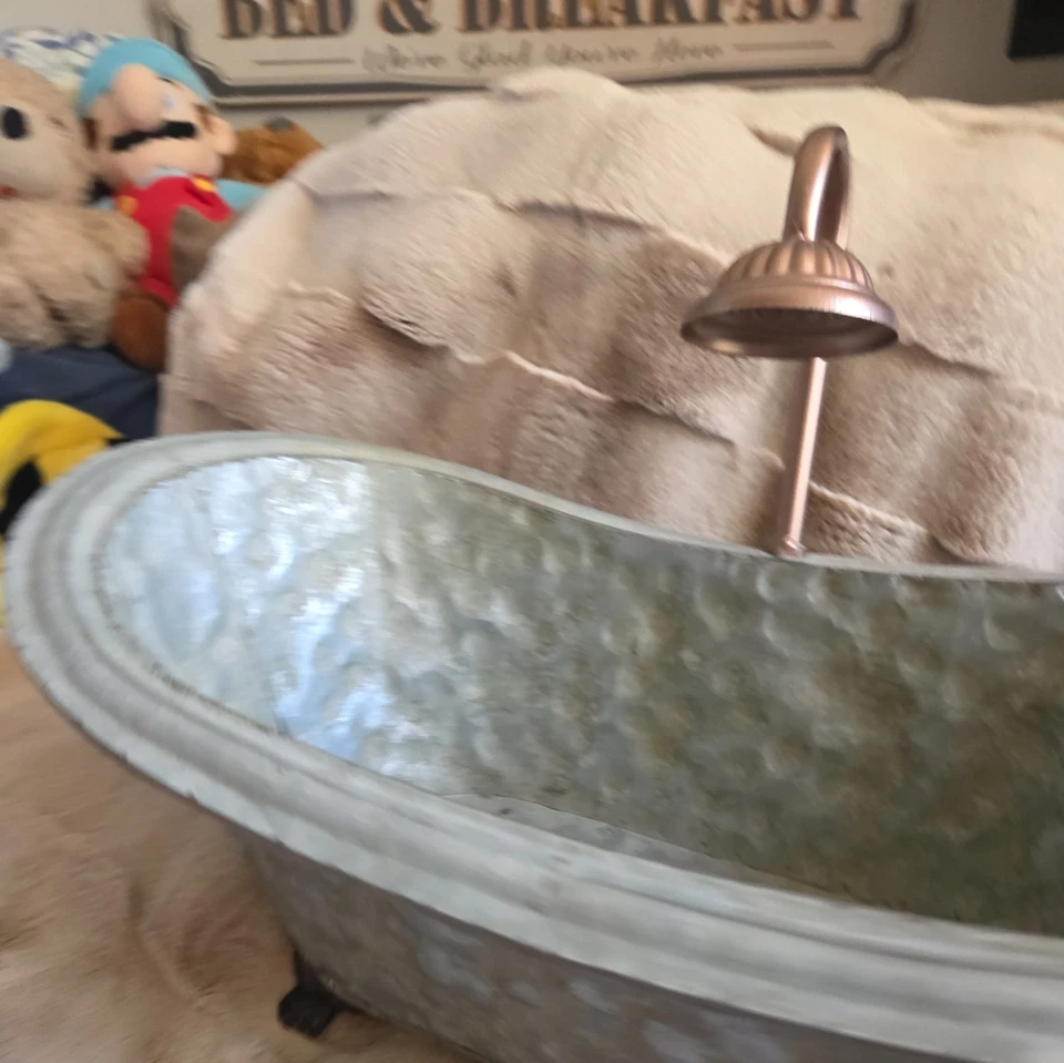 Cesta de baño de metal | Cesta de regalo para bañera porta toallas | Contenedor de almacenamiento de champú Foto 2 de 4