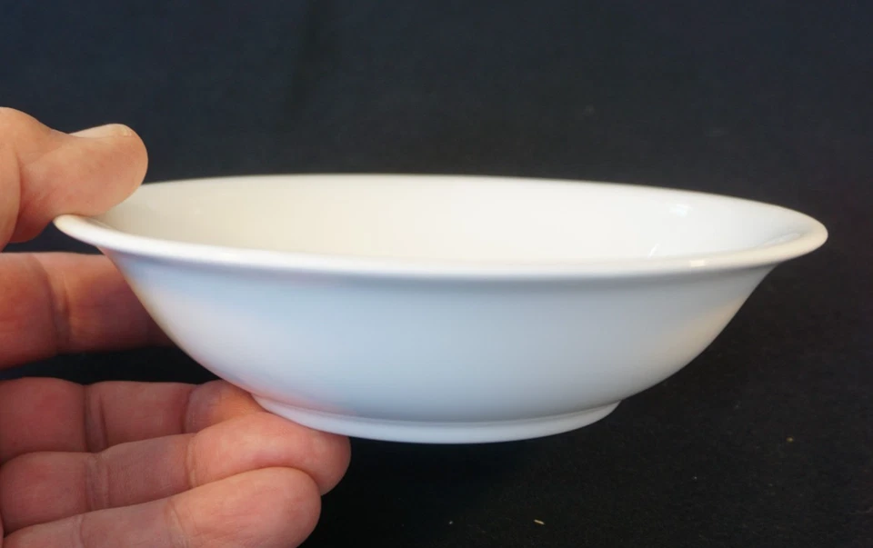 Hermoso cuenco de cereal Wedgwood blanco cupé Foto 2 de 3