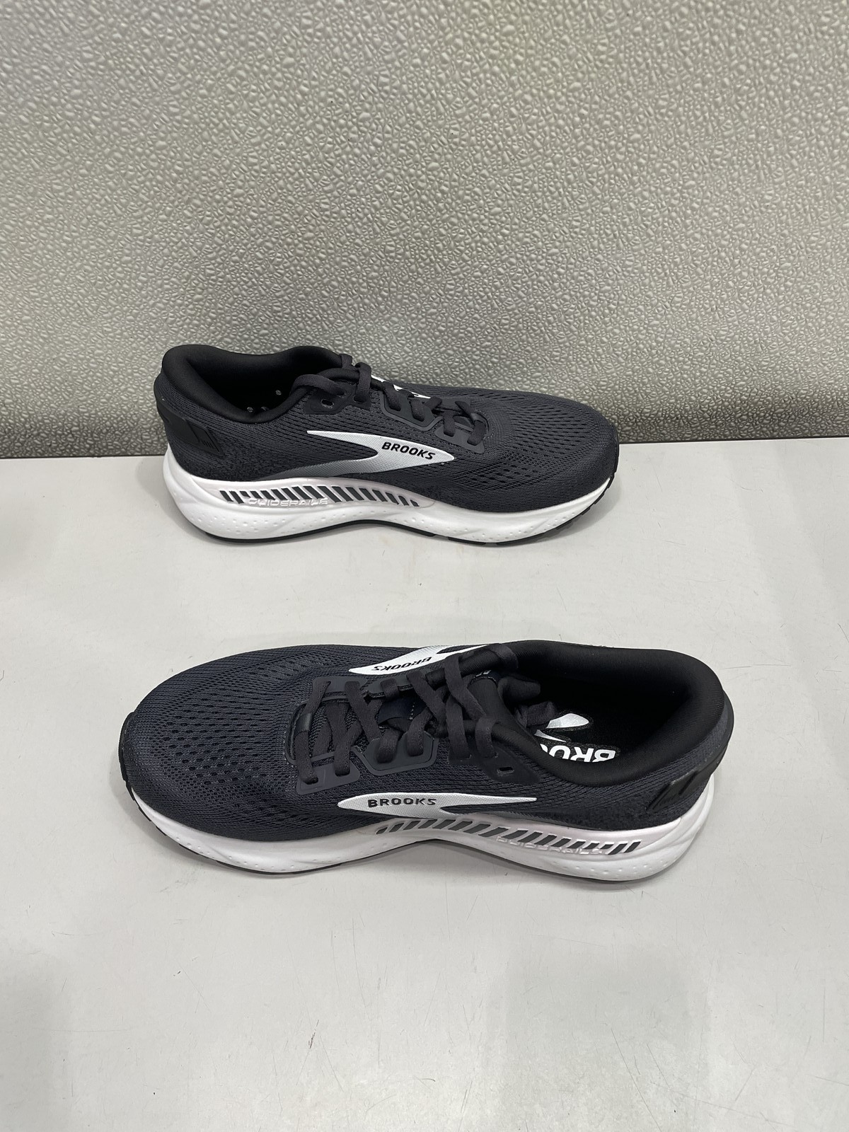 Brooks Ariel GTS 24 Running Shoes Women's US 8B In Ebony, Black & White thumbnail 8