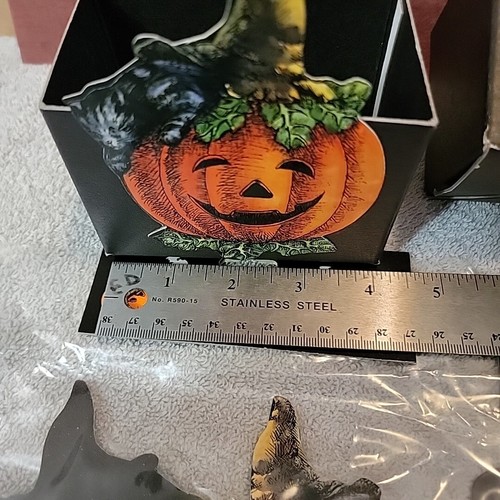 Vintage ~Just For Keeps ~4 Halloween decoration cardboard boxes. 2 1/2"x 4"x 4" - Picture 8 of 19