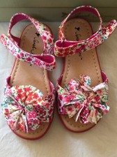 Sarah-Jayne Ditsy Pink Floral Sandals Size 8M. 166