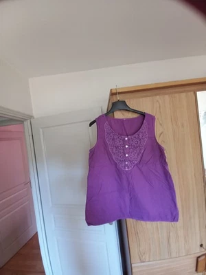 TEE SHIRT TAILLE 42/44 - Photo 1/3