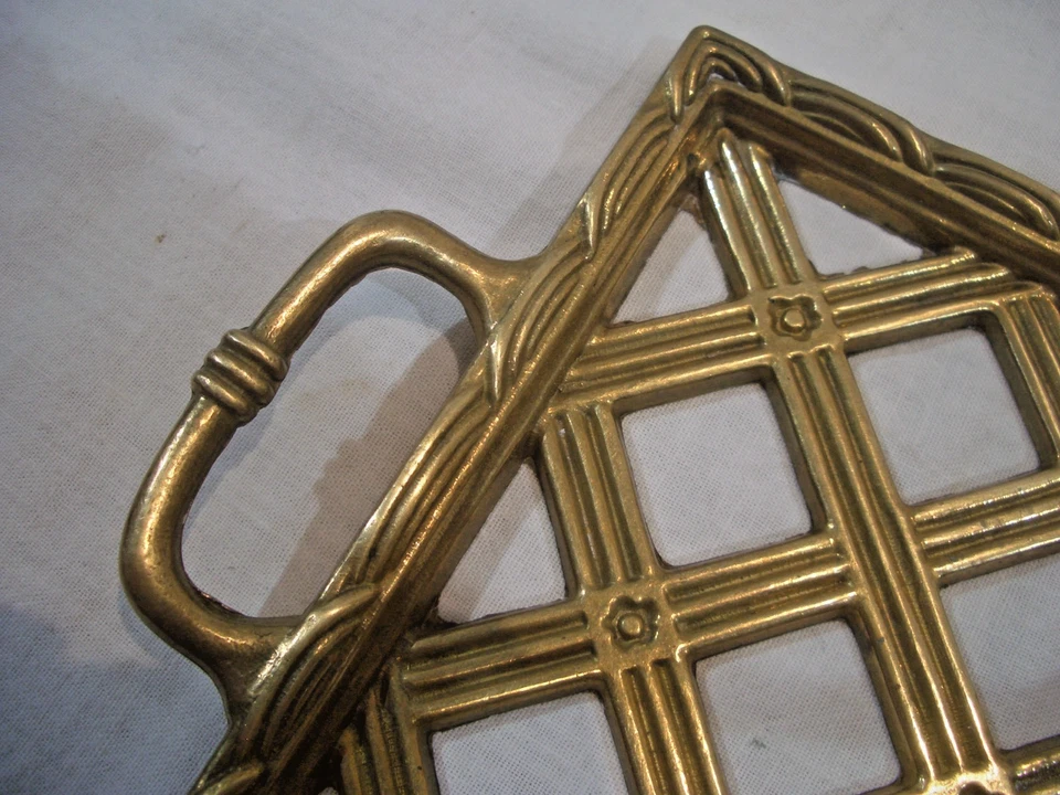 Tablett Serviertablett rechteckig mit Henkel rautenartiges Muster Messing - Bild 4 von 4