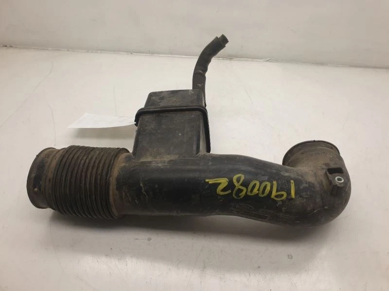 Toyota Tundra 2005 4,7 L 8 cilindros filtro de aire tubo resonador montaje  Foto 3 de 4