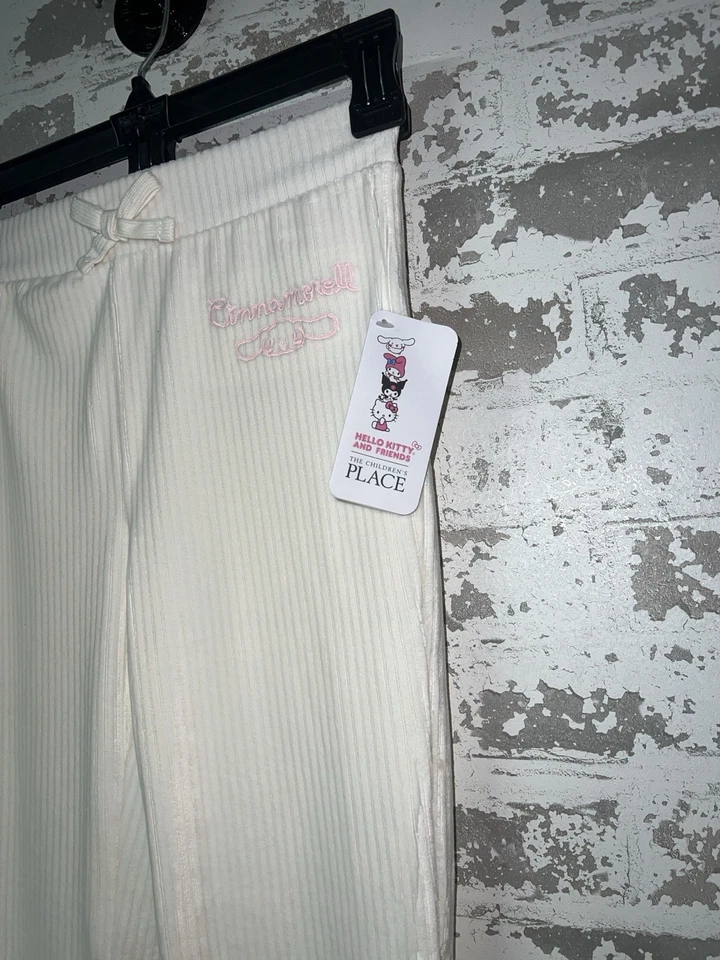 Pantalones de salón The Children's Place Hello Kitty bordados de terciopelo acampanados - blancos Foto 4 de 4