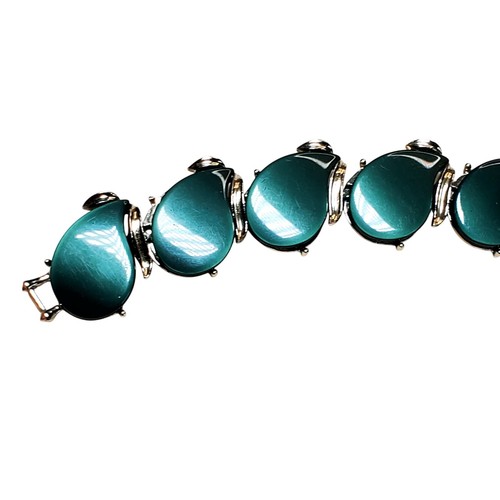 Green Tear Drop Pendant Bracelet Plastic Fold Over Clasp MCM 7"