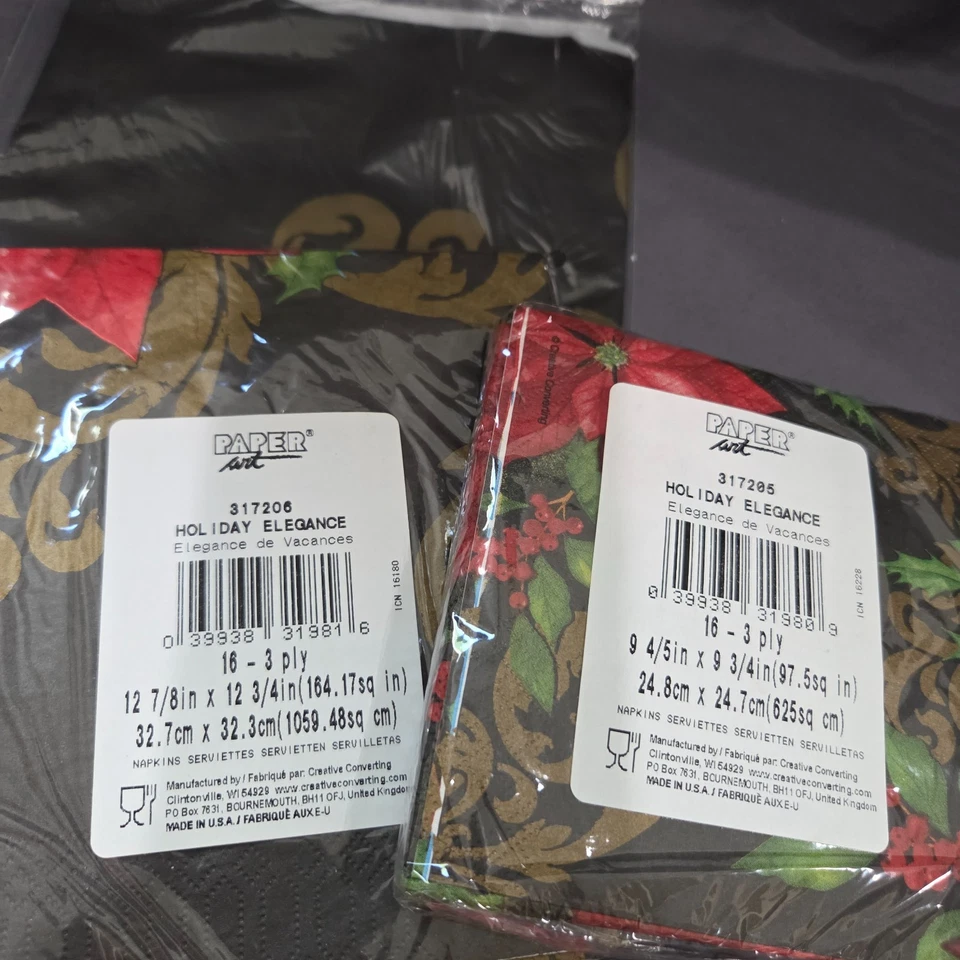 Juego de mantel y servilletas Holiday Elegance flor de pascua sobre fondo negro y dorado Foto 4 de 4