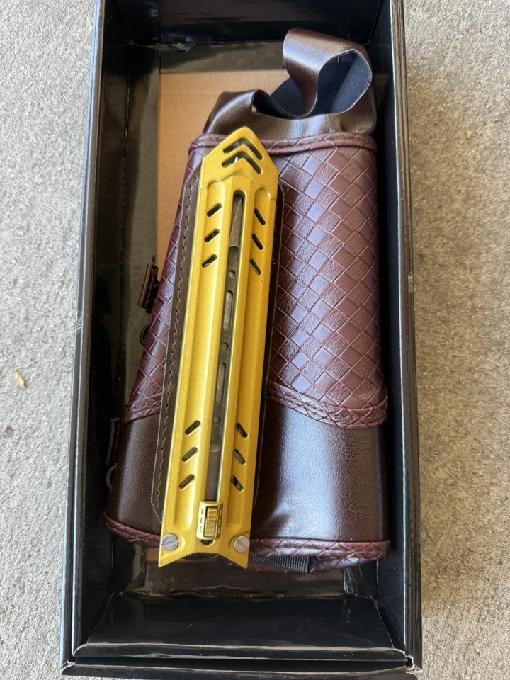 Assassin Creed Black Hidden Blade Deluxe Metal Blade 1:1 Full Size - Image 3 of 4