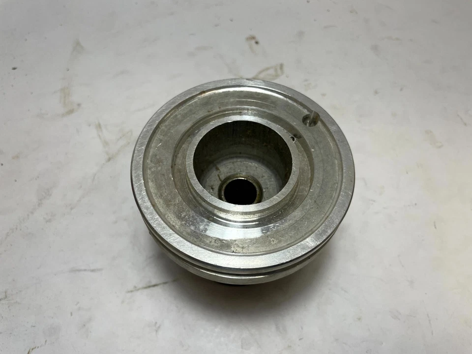 Soporte y aislador de columna de engranajes de dirección asistida Plymouth 1957-1960 1879713 nuevo de lote Foto 3 de 4