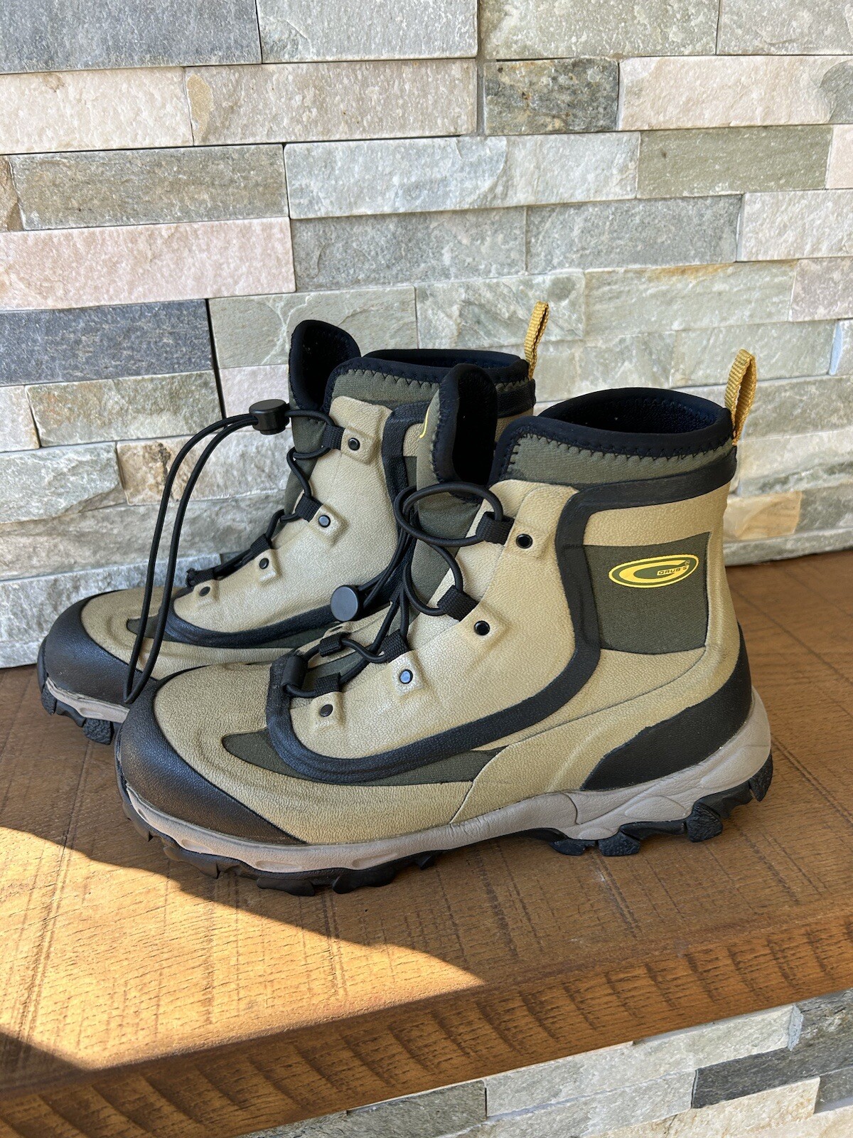 WORN ONCE Grubs Waterproof Hiking Boots Beige Vibram Size US8 UK7 Men’s