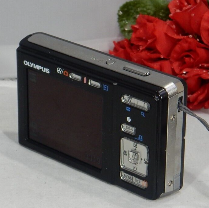 Olympus FE-20 8.0 Megapixel Digital Camera - Mint condition