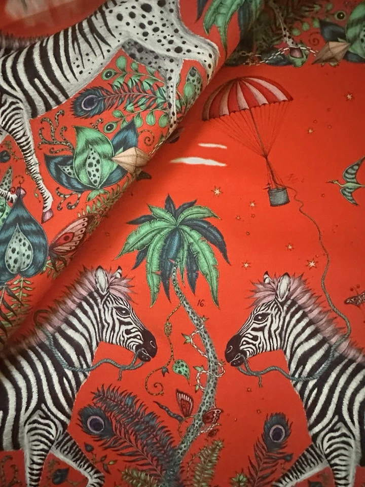 Tela roja satinada Emma Shipley Clarke And Clarke F1484/02.CAC.0 Lost World 2 1/2 Foto 4 de 4