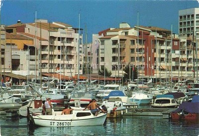Cap-d Agde Port de plaisance et Quai d'Honneur