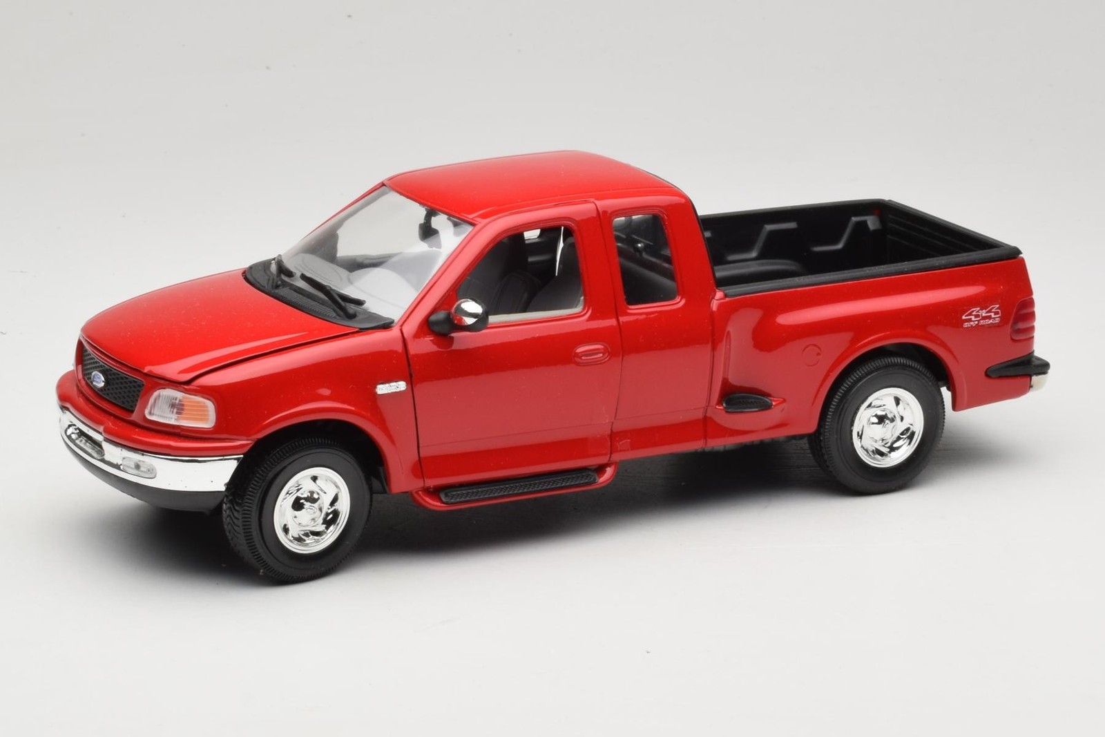 6217 Ford F-150 Flareside SuperCab Red Mira 1:18