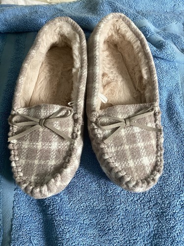 Next ladies slippers size 6 bow on top with fur insides new