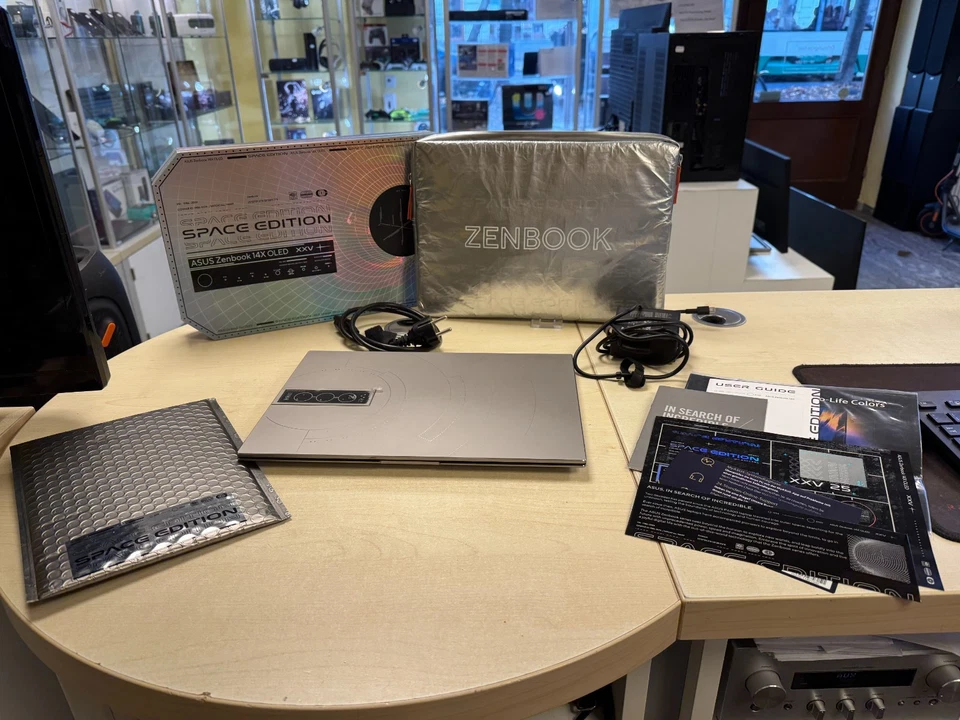 ASUS Zenbook 14X Space Edition OLED 14 Zoll i9 12900H 32 GB RAM 1 TB - Bild 3 von 4