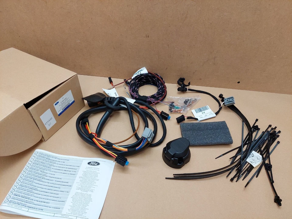 Ford Kuga Mk2 Tow Bar Trailer Electrical Kit With 13 Pin Socket 2090652 Genuine - Image 2 of 4