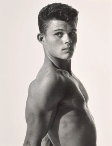 Bruce Bellas Beaux seins nus masculins profil musclé gay - 17"x22" Fine Art Print - Photo 1 sur 1