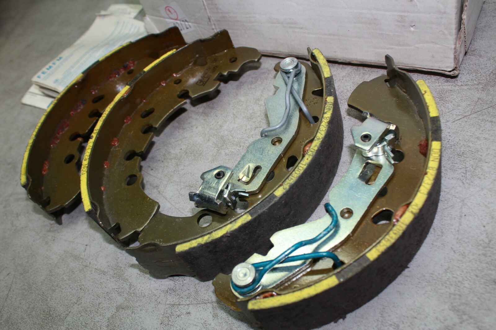 93168956 Original GM Set of Brake Pads Kit Brake Shoes Rear Fo OPEL