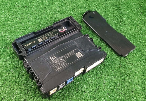 Lexus GS-F GSF 2018 Tranceiver Controller Module 86740-30290 Oem Used: Fits GS - Picture 8 of 12