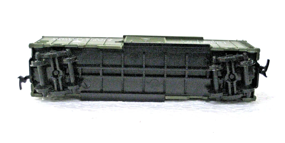 HO SCALE US ARMY BOX CAR AMMUNITION TRANSPORTER #98665 USED - Image 3 of 3
