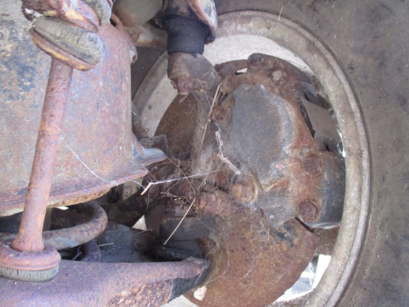 Holden HR WRECKING SEDAN UTE PANELVAN MANUAL Steering column AVY PANELS