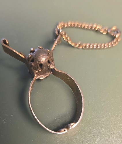 Vintage Gold Tone Glove Clip Holder