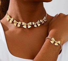 Gold bow necklace earring set