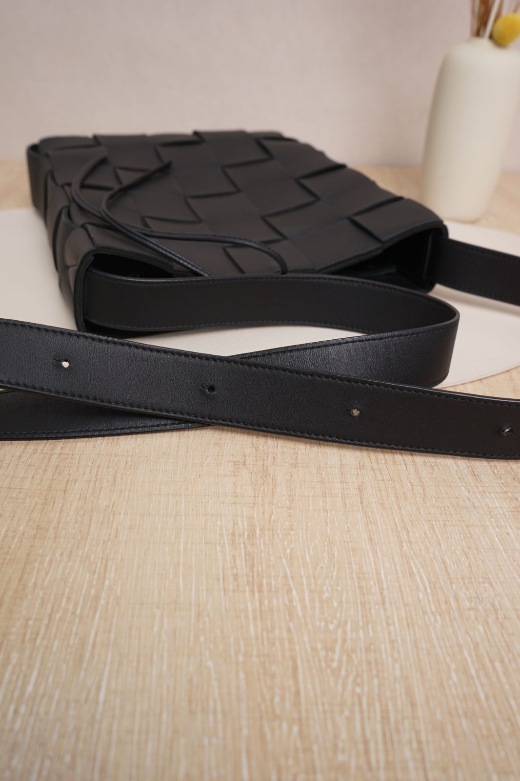 Bottega Veneta Intrecciato Vertical Crossbody Black Sheepskin/Dustbag thumbnail 10