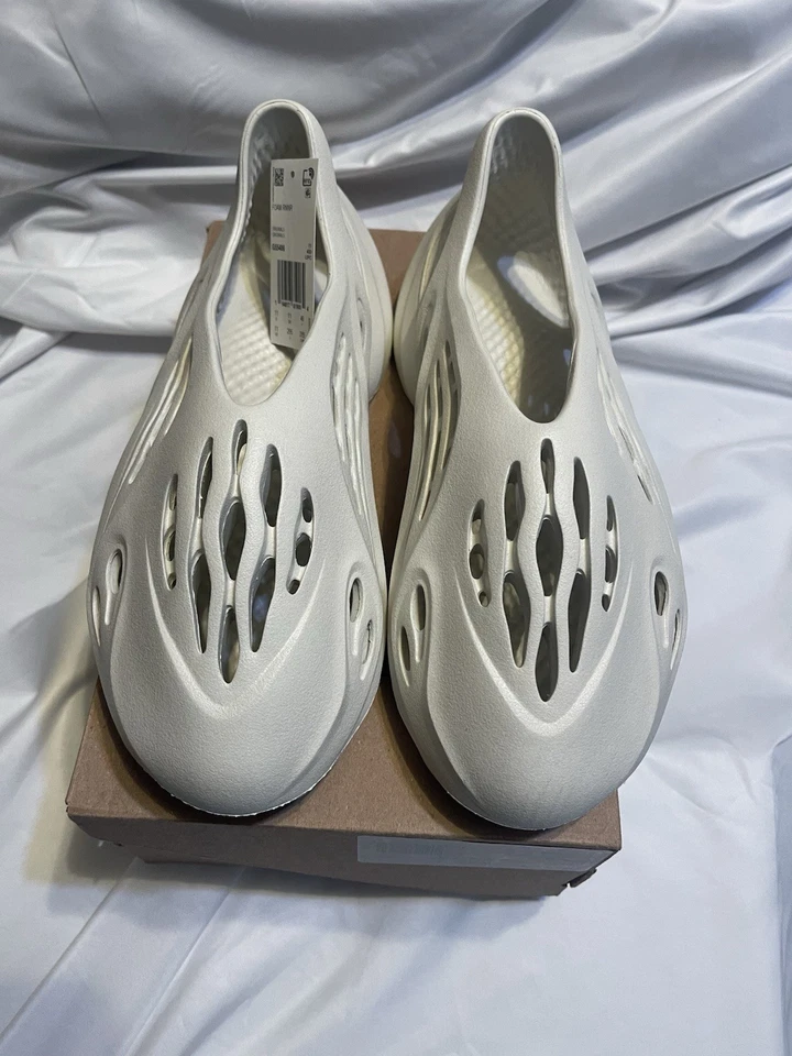Size 11 - adidas Yeezy Foam Runner Ararat - Image 2 of 4