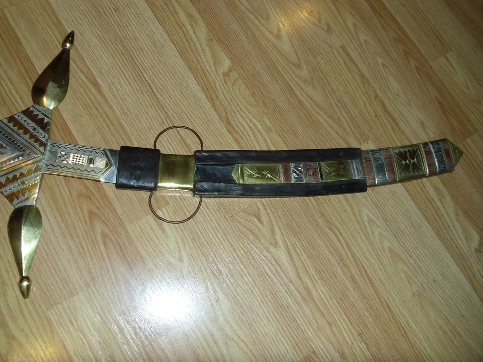 Старинный твердый латунный 48 x 18 вручную гравированный серебряный медный кожаный церимониальный меч - Изображение 4 из 4