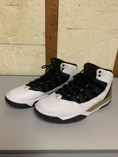 Size 10.5 - Jordan Max Aura White Black 
