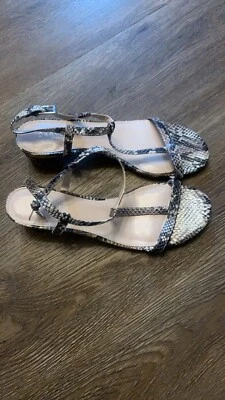 Women’s Shoes Size 6.5 - Image 1 of 4