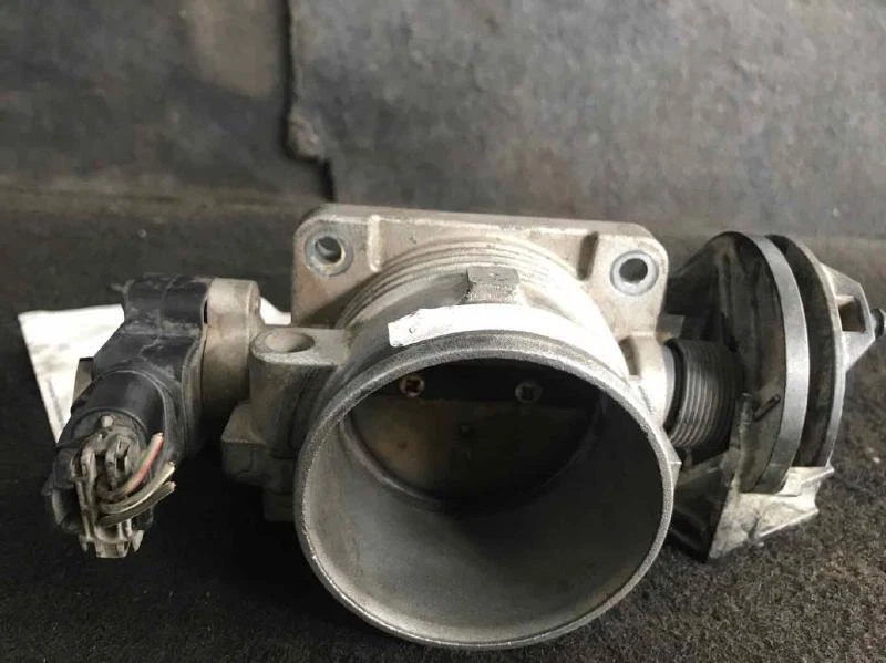 Conjunto de carcasa de válvula de cuerpo de acelerador Ford Explorer 2002-2003 4,6 L OEM Foto 2 de 3