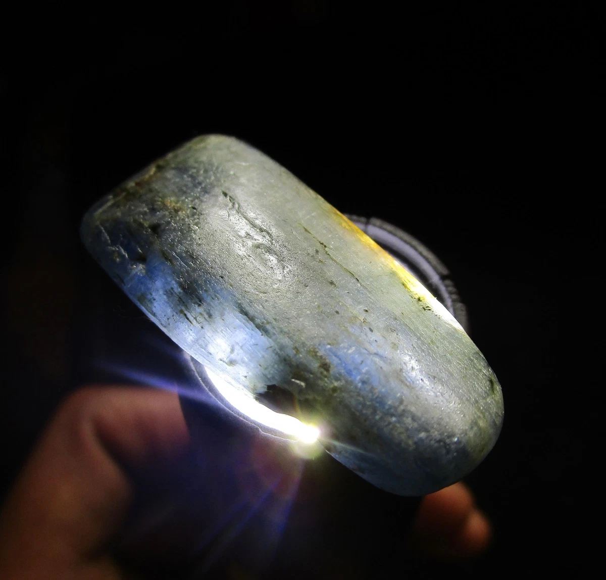 RARE !! KYANITE BLEUE DU NEPAL : 1,15 CARAT ★★ p422.129t