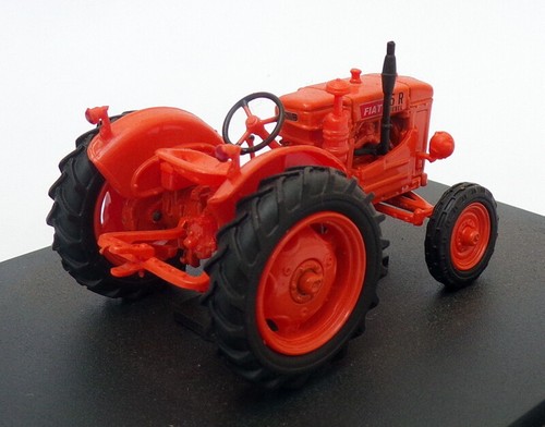 Hachette 1/43 Scale Model Tractor HT042 - 1951 Fiat 25 R - Orange - Picture 2 of 3