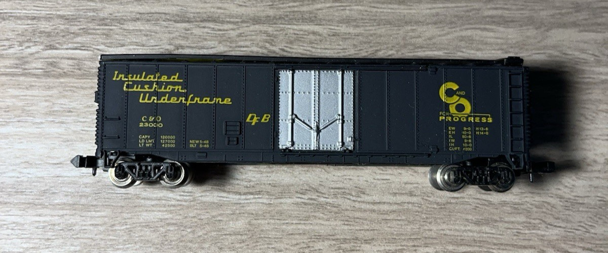 Bachmann N-Scale Box Car C&O #23000 50' Single door Insulated Cushion Underframe