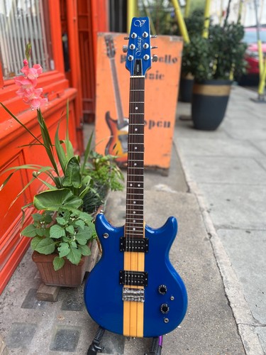 VANTAGE VS600 - 'THE WITCH' - SOLID BODY ELECTRIC - BLUE - 1979/ 1980 - Picture 2 of 13